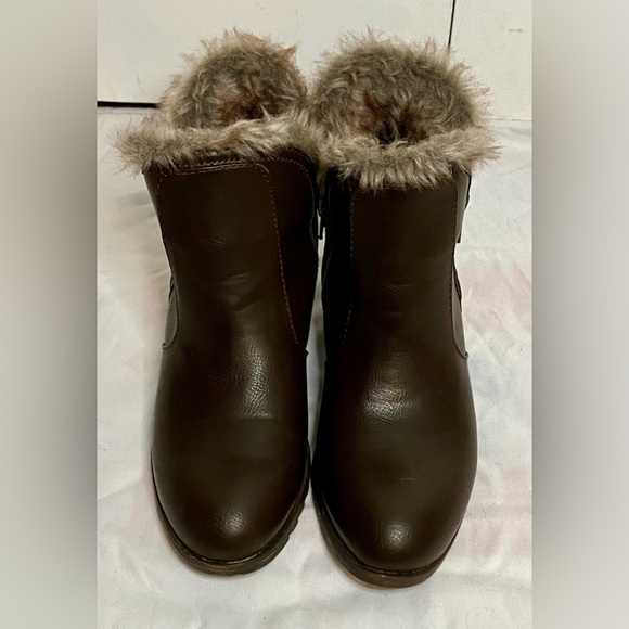 NWOT. LONDON FOG Women's HESTER Warm Lined Bootie BROWN Smooth 7M - Picture 3 of 7